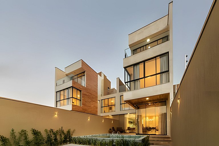 Casa Requinte | Piscina Privativa • 4 Suítes • 12 Pessoas