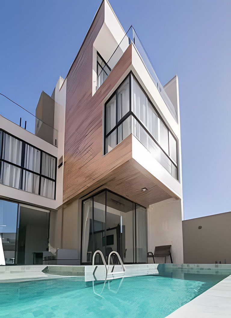 Casa Requinte | Piscina Privativa • 4 Suítes • 12 Pessoas