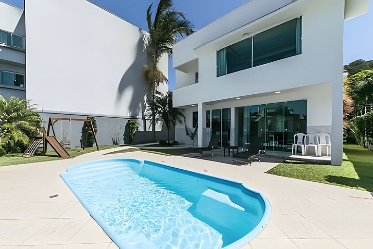 Casa com Piscina Perto do Expocentro Balneário Camboriú