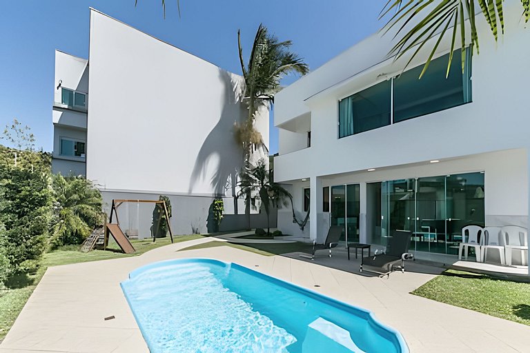 Casa com Piscina Perto do Expocentro Balneário Camboriú