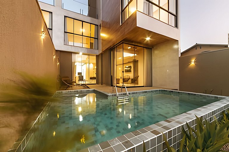 Casa Requinte | Piscina Privativa • 4 Suítes • 12 Pessoas