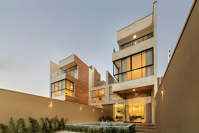 Casa Requinte | Piscina Privativa • 4 Suítes • 12 Pessoas