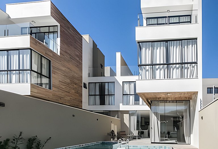 Casa Requinte | Piscina Privativa • 4 Suítes • 12 Pessoas