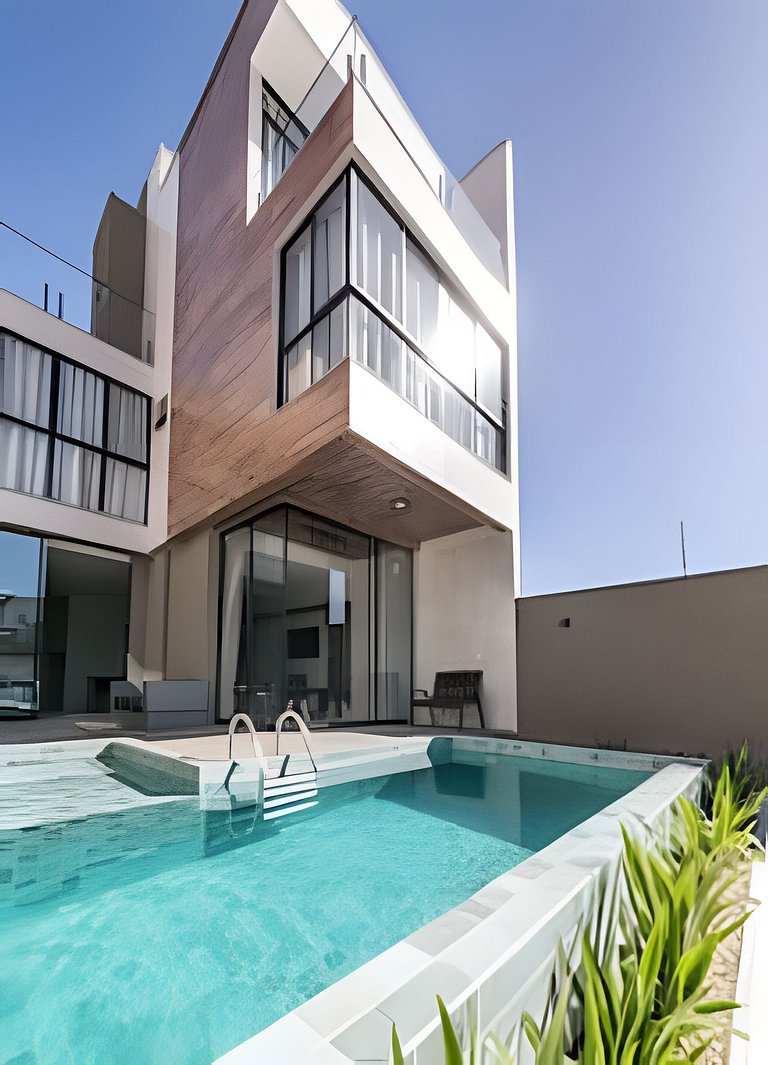 Casa Requinte | Piscina Privativa • 4 Suítes • 12 Pessoas
