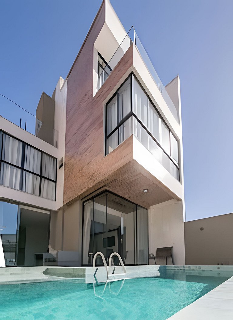 Casa Requinte | Piscina Privativa • 4 Suítes • 12 Pessoas