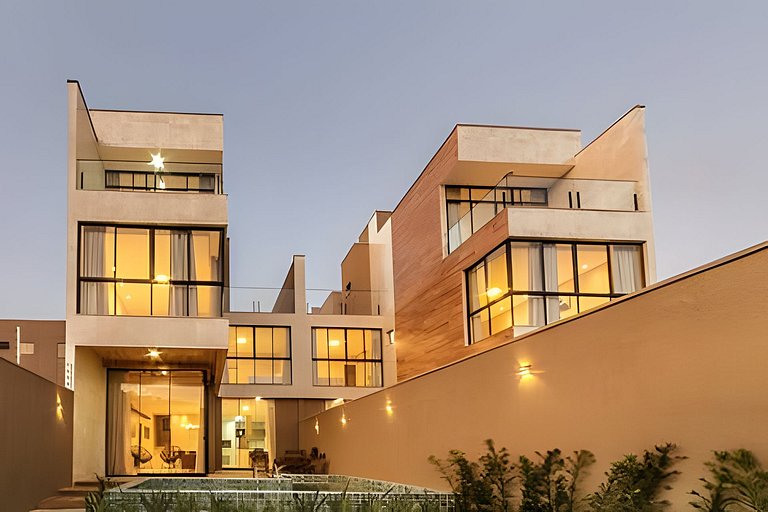 Hospedagem em BC | Casa Requinte • 4 Suítes C/Piscina Privat
