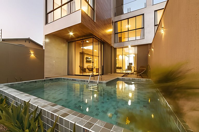 Hospedagem em BC | Casa Requinte • 4 Suítes C/Piscina Privat