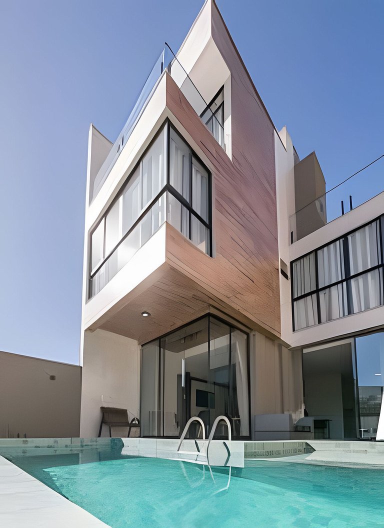 Hospedagem em BC | Casa Requinte • 4 Suítes C/Piscina Privat