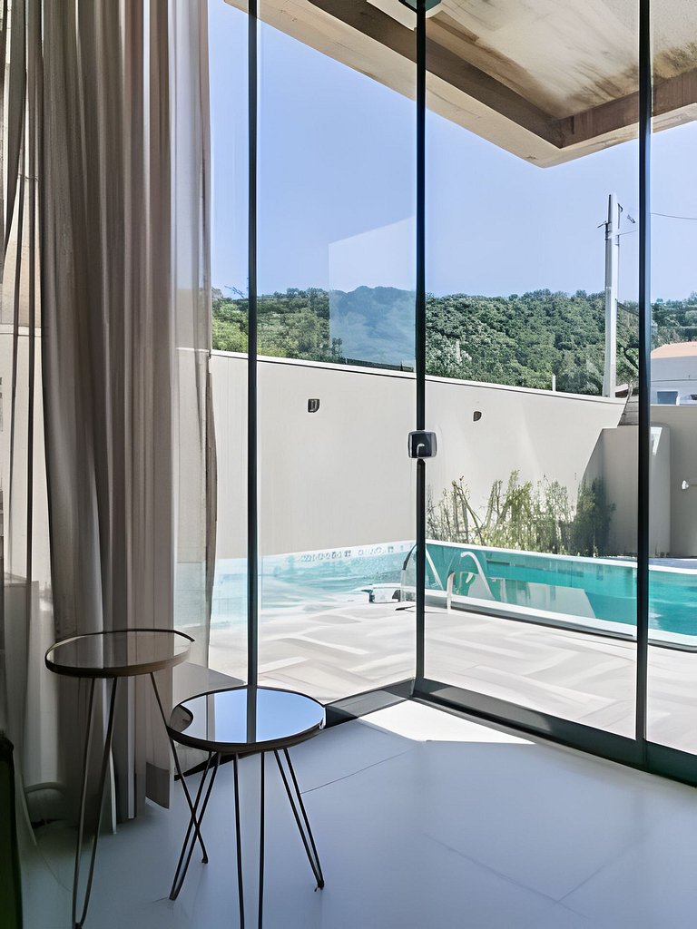 Hospedagem em BC | Casa Requinte • 4 Suítes C/Piscina Privat
