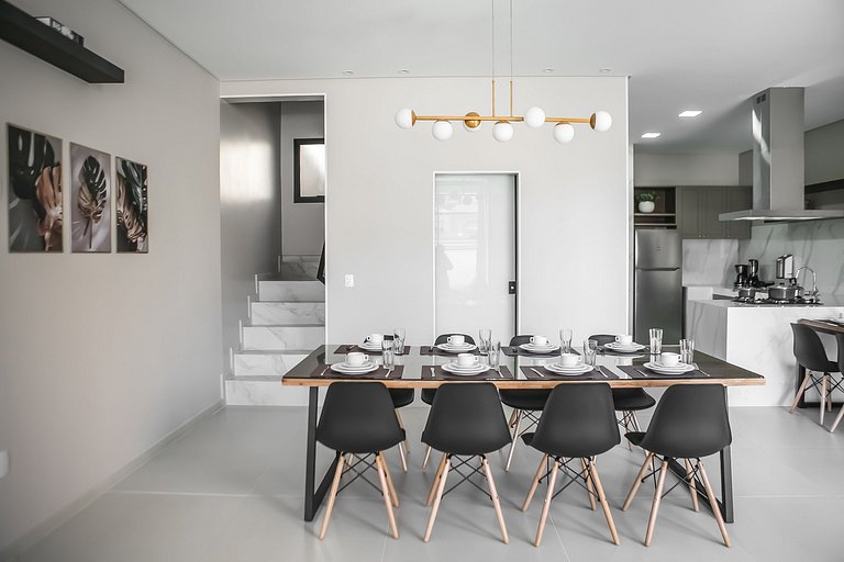 Casa Requinte | Piscina Privativa • 4 Suítes • 12 Pessoas